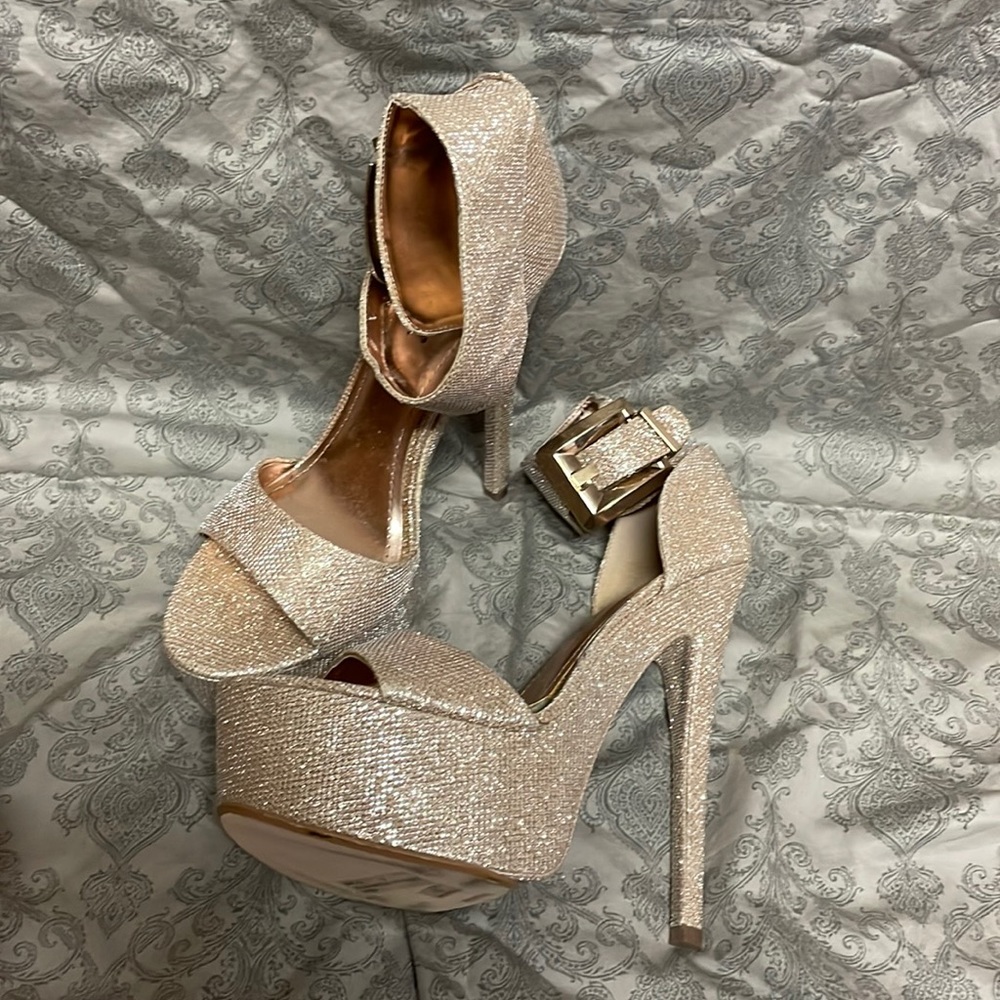 Size 9 gold heals